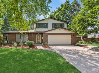 3232 N Volz Dr W, Arlington Heights, IL 60004