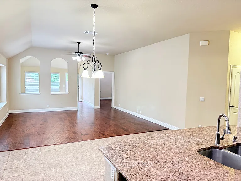 1114 Haskell Dr — Photo 9