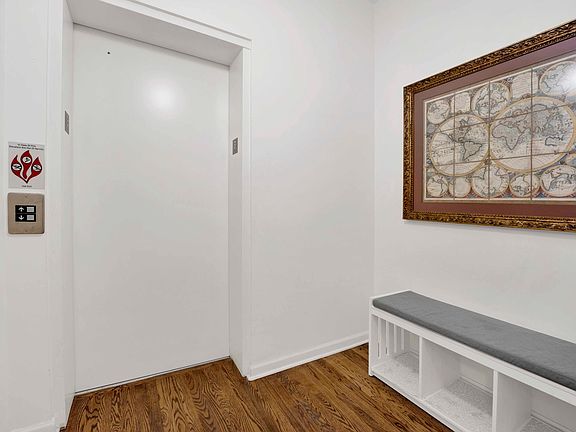 2nd image of 540 W Oakdale Ave APT 3W