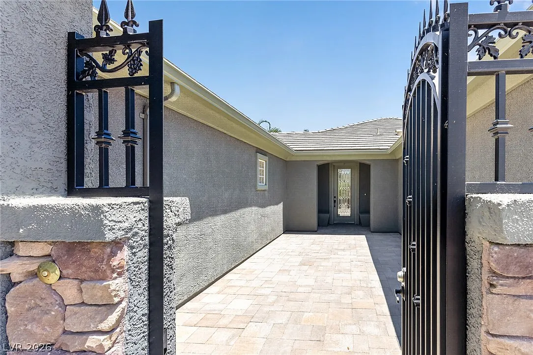 4 bed, 3.5 bath, 2401 sqft, $3,300 — Photo 2