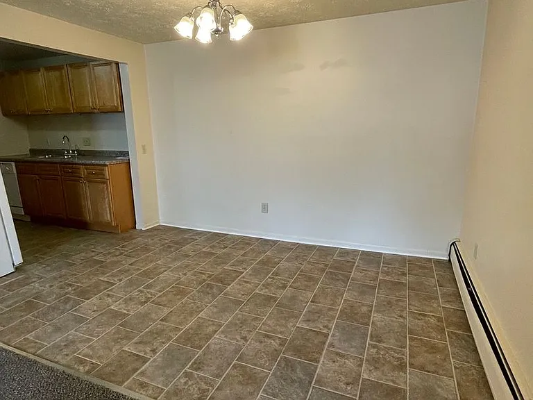 300 Sheridan Park — Photo 8