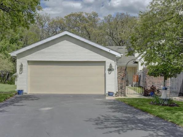 2242 Deerpath Dr W, Schererville, IN 46375