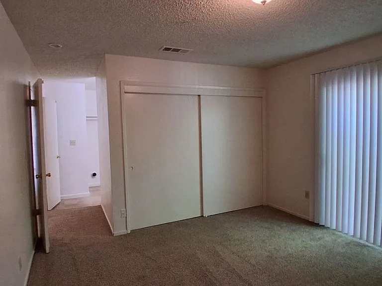 3037 W Pontiac — Photo 13