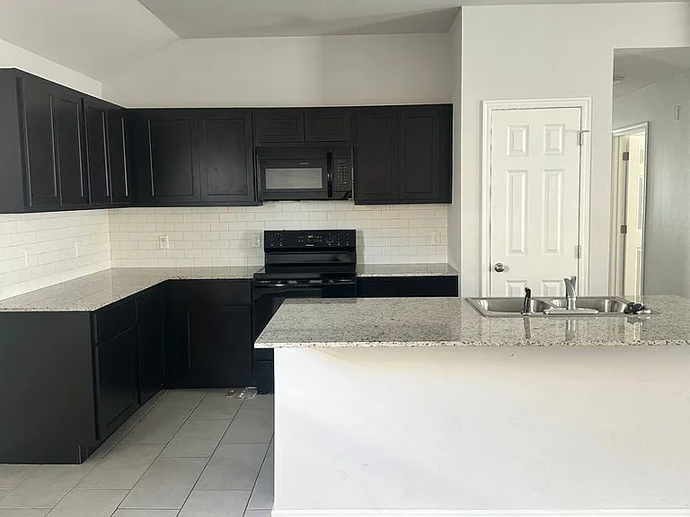 1211 Tortoise Wood Rd — Photo 3