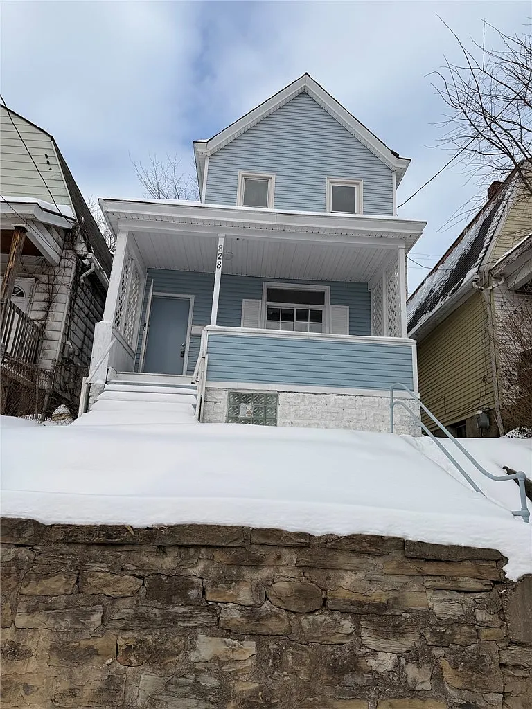 828 Frank St photo 1