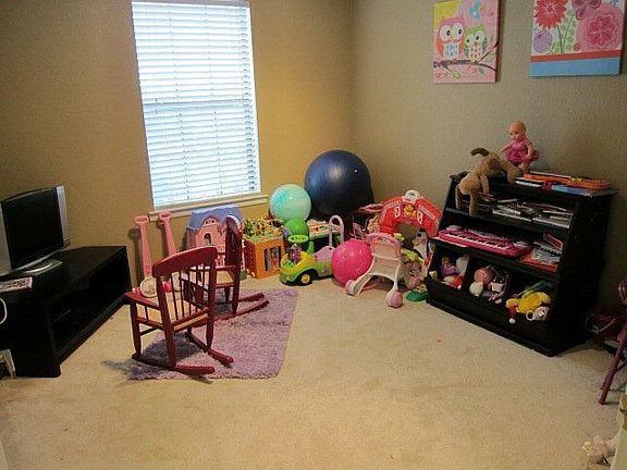 4th image of 3306 Edgemont Dr