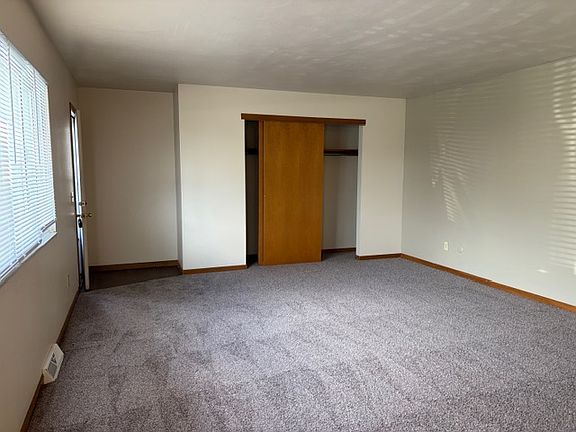 3rd image of 582 9th St #582