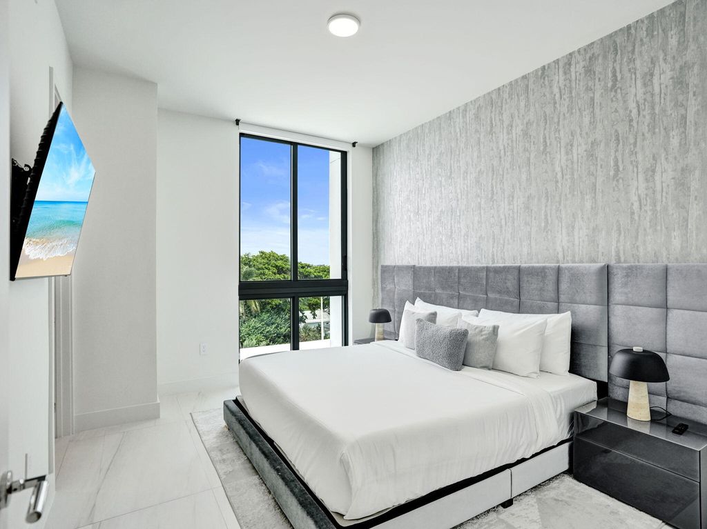 305 BRINY Avenue #401, photo 5