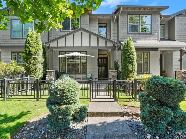 28749 SW Costa Cir E, Wilsonville, OR 97070