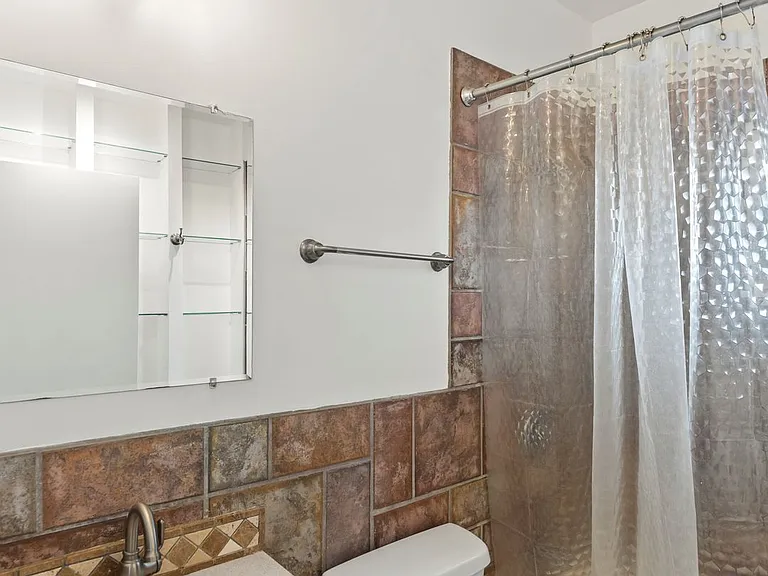 668 E Bryan Ave — Photo 11