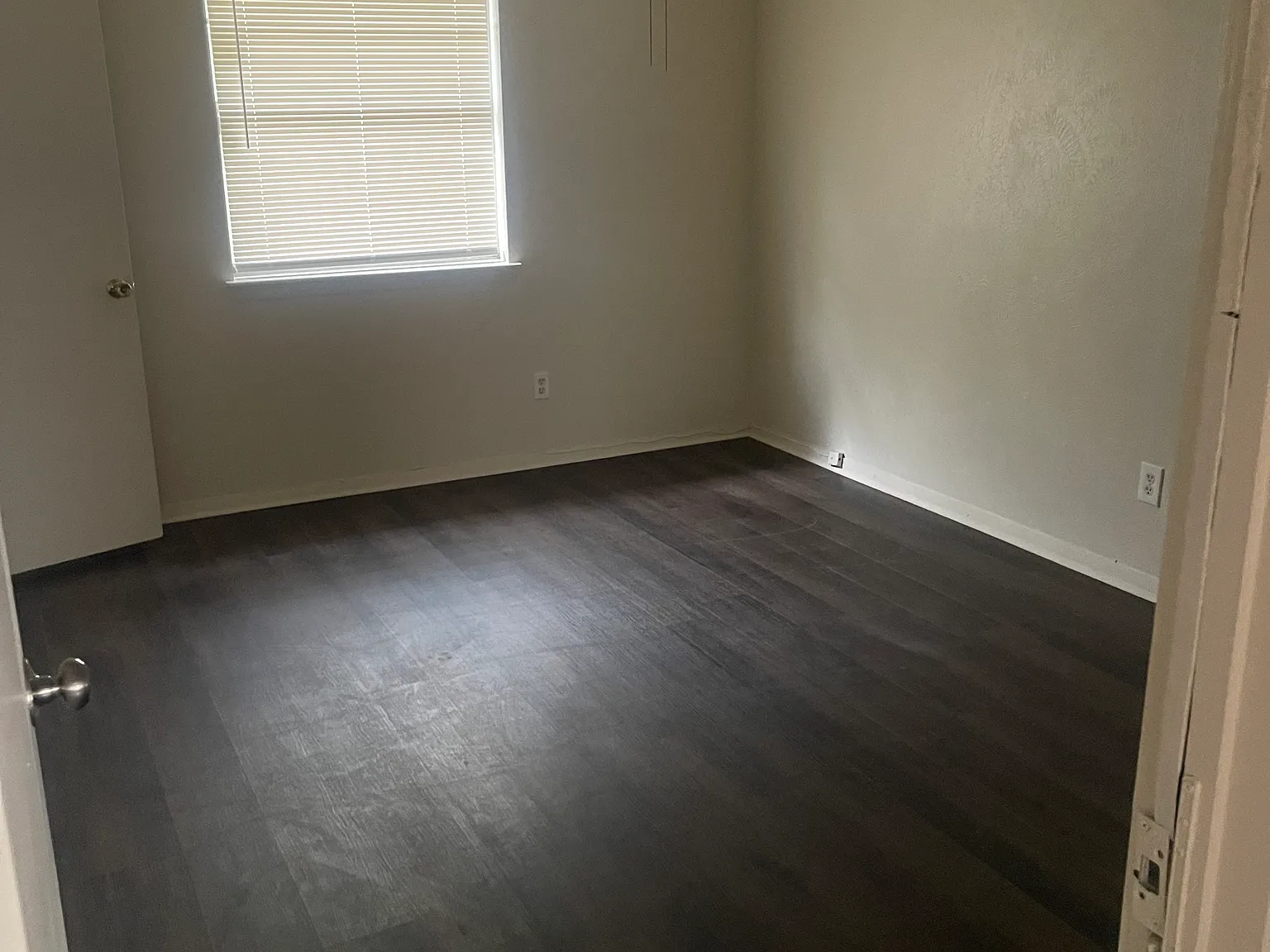 3 bed, 1002 sqft, $2,300 — Photo 2