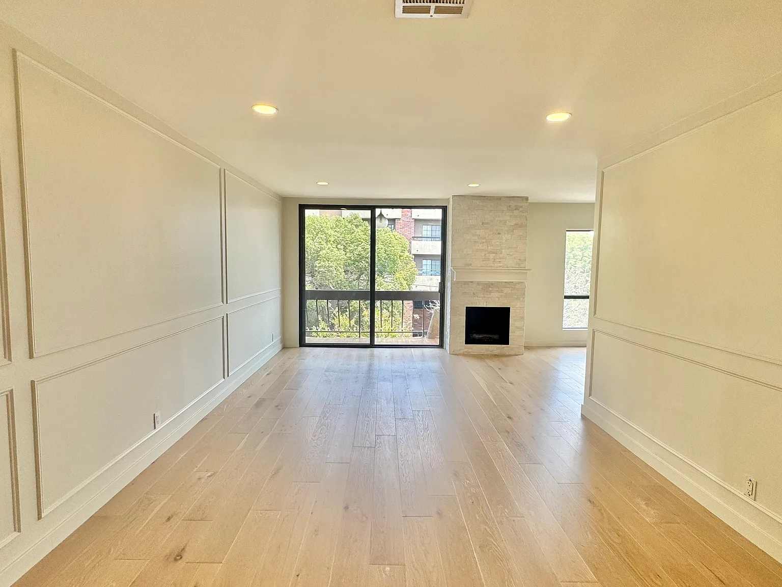 1 bed, 831 sqft, $2,950 — Photo 4