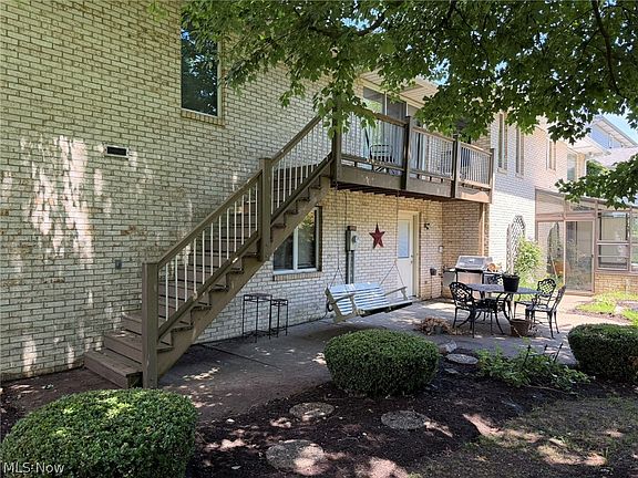 5th image of 946 Douglas Dr