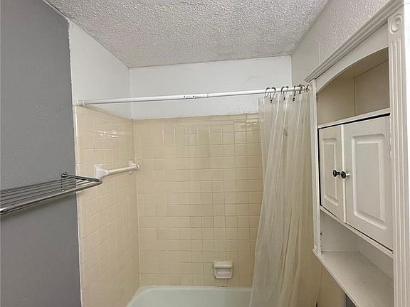 3rd image of 1010 Stephen St