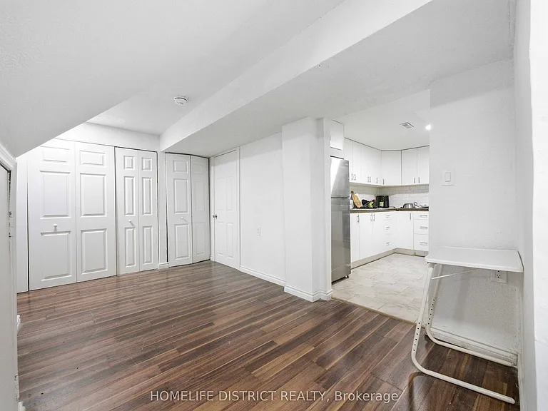 579 Sheppard Ave — Photo 15