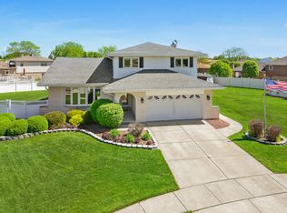 8024 Prairie Ct, Tinley Park, IL 60477