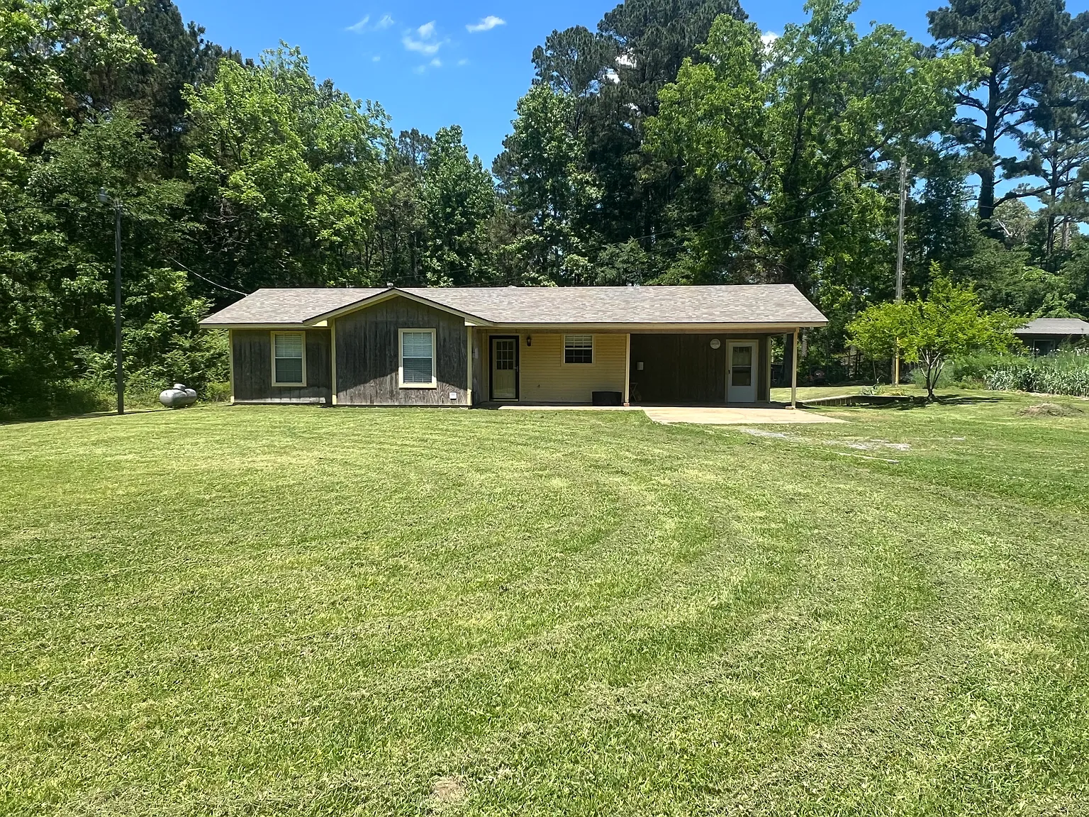 3 bed, 1246 sqft, $1,800 — Photo 2
