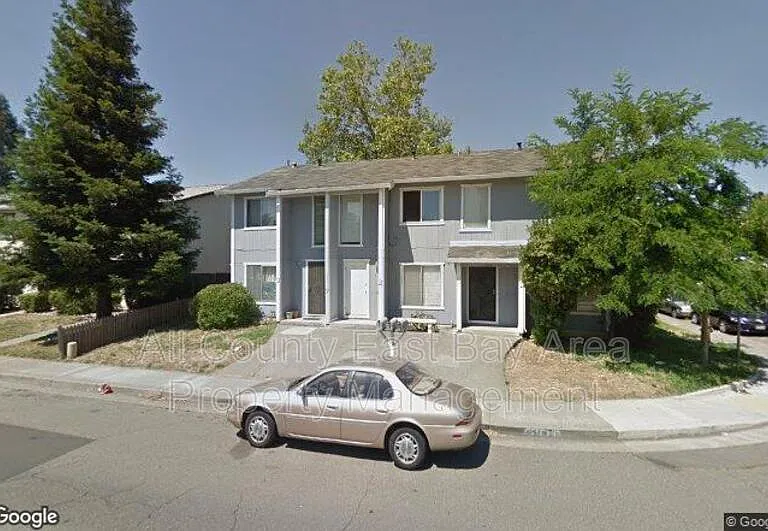 1117 N Lincoln St #3 — Photo 2