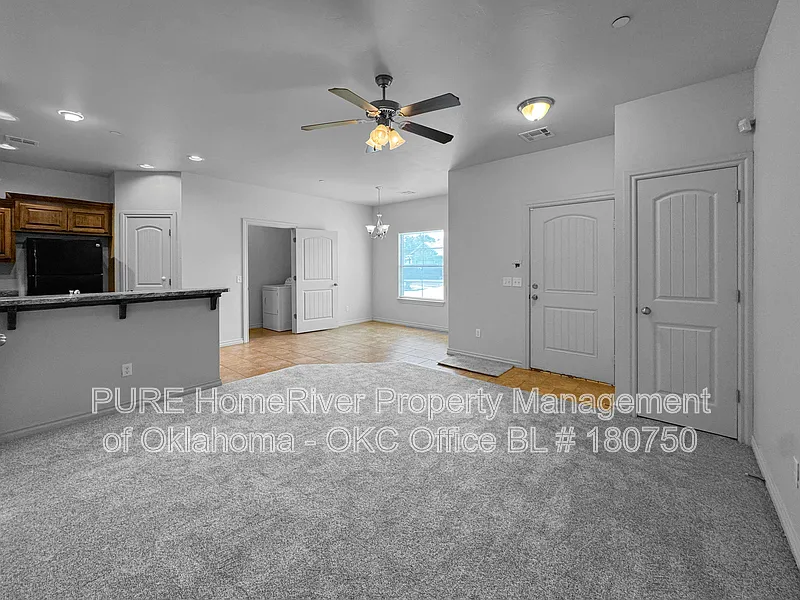 1 bed, 1.0 bath, 869 sqft, $1,300 — Photo 3