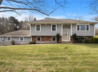 632 Raymond Hill Rd, Uncasville, CT 06382