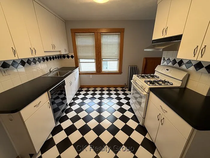 68 Templeton Pkwy — Photo 12
