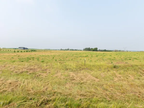 716 Apple Ridge Rd, Menoken, ND 58558