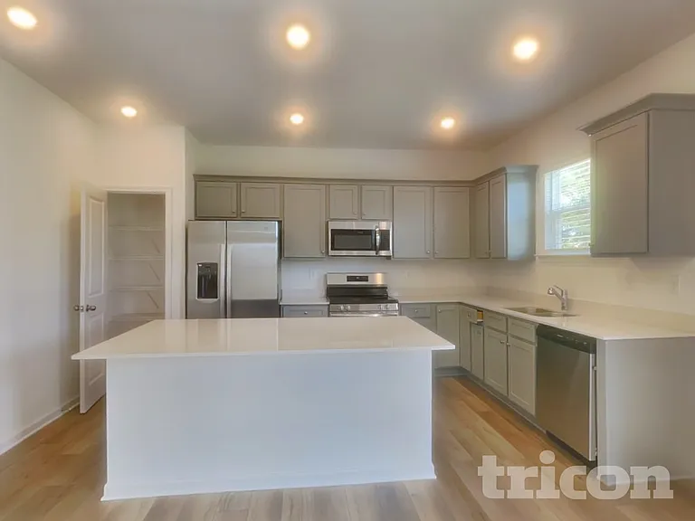 224 Paisley Way — Photo 3