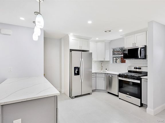 4th image of 439 Vermont Street
