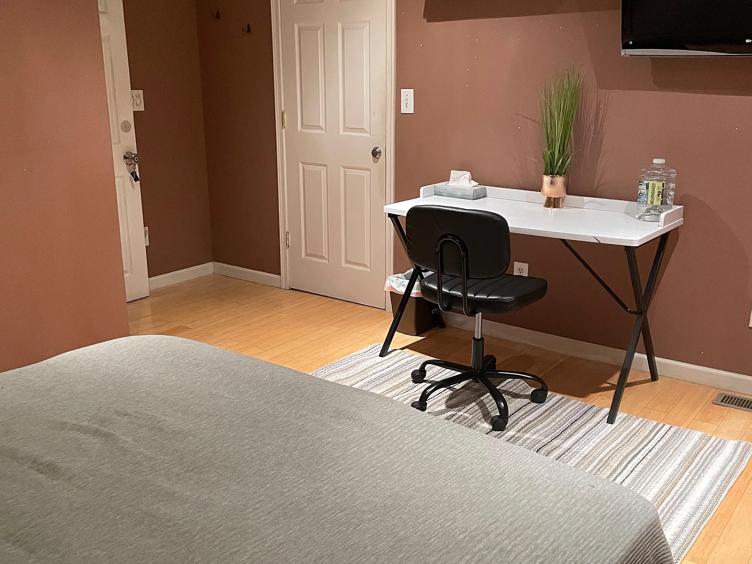 2 bed, 1.0 bath, 1179 sqft, $1,455 — Photo 2