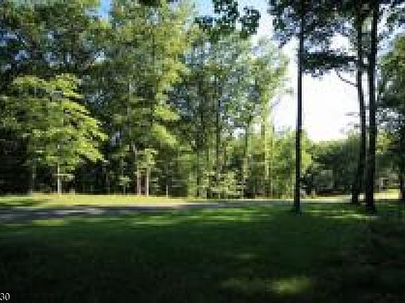 3rd image of 19 Exmoor Dr
