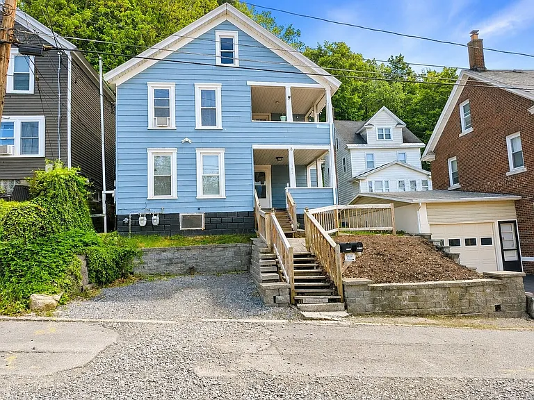 302 Caroline Ave — Photo 1