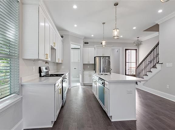 3rd image of 1519 Leonidas St