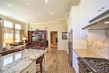 72 Thornhurst — Photo 2