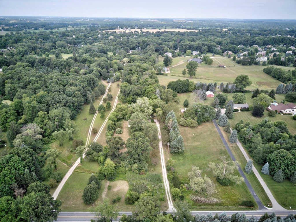 9732 Moon Rd photo 1
