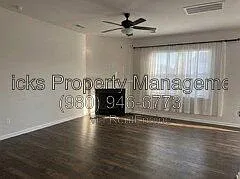 5 bed, 3.0 bath, 2454 sqft, $2,395 — Photo 3