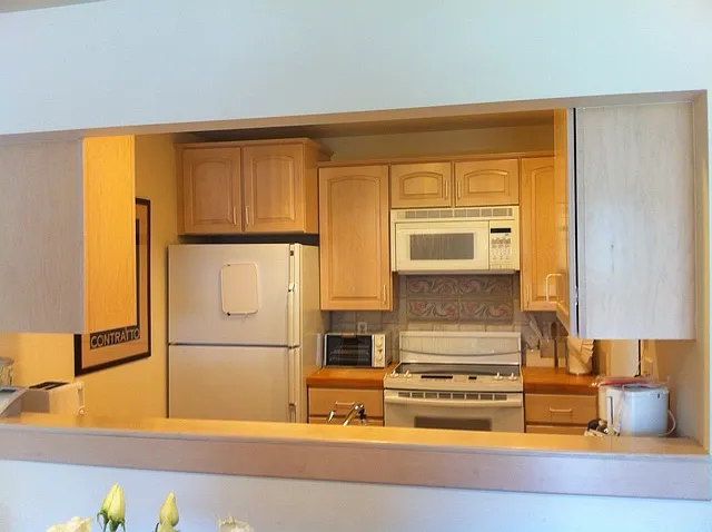 2 bed, 983 sqft, $3,300 — Photo 2