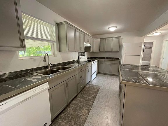 3rd image of 437 15th Ave NW