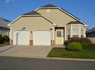 15 Greenridge Dr, Manahawkin, NJ 08050