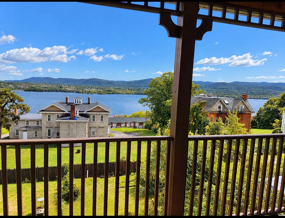 2 bed, 900 sqft, $2,200 — Photo 3