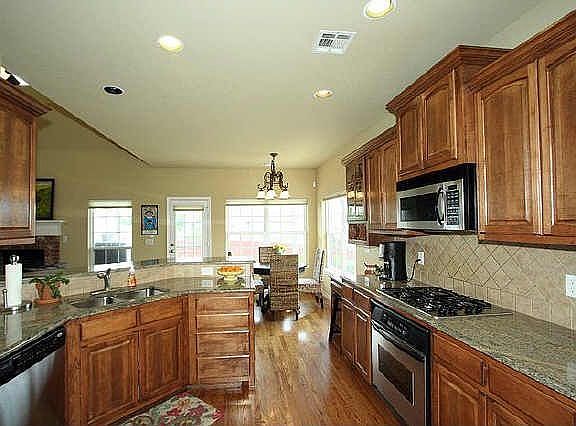 3rd image of 3112 N Elm Pl