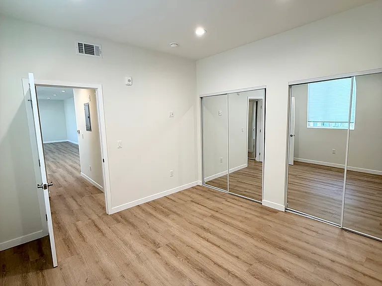 8827 Van Nuys Blvd #203 — Photo 6