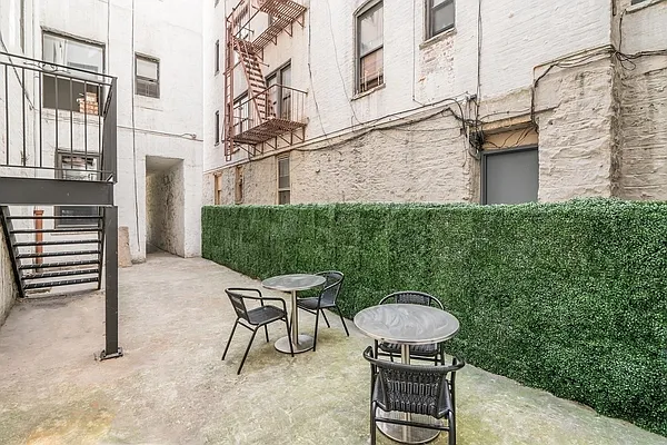 Rented by MNS | media 10