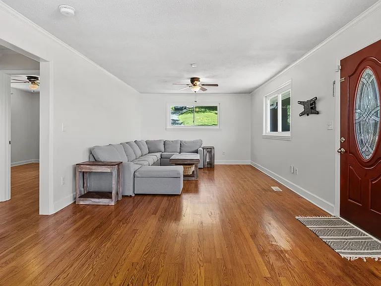 969 Henderson Ave — Photo 15