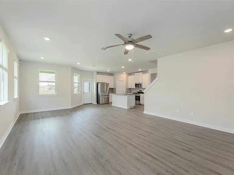 512 Clearlake Dr — Photo 6
