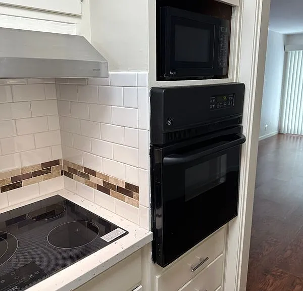 1405 Oak Grove Ave #104 — Photo 2