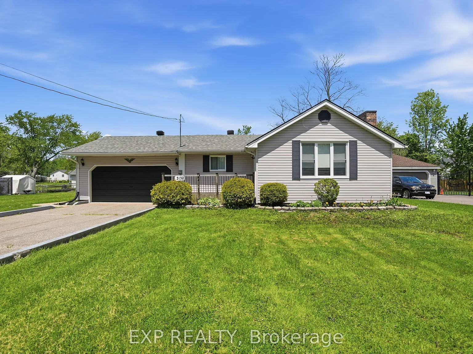 4 bed, $2,300 — Photo 1