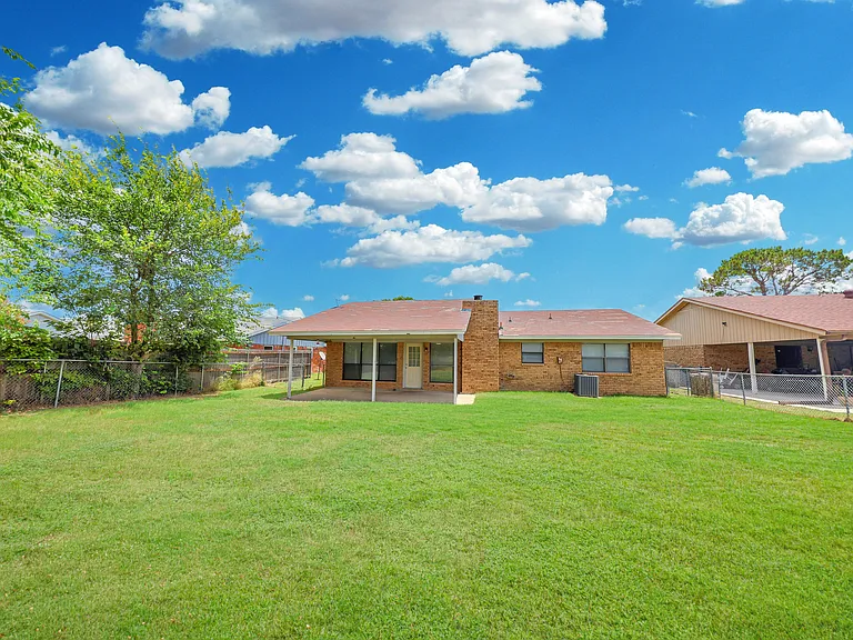 1709 Moonlight Dr — Photo 15