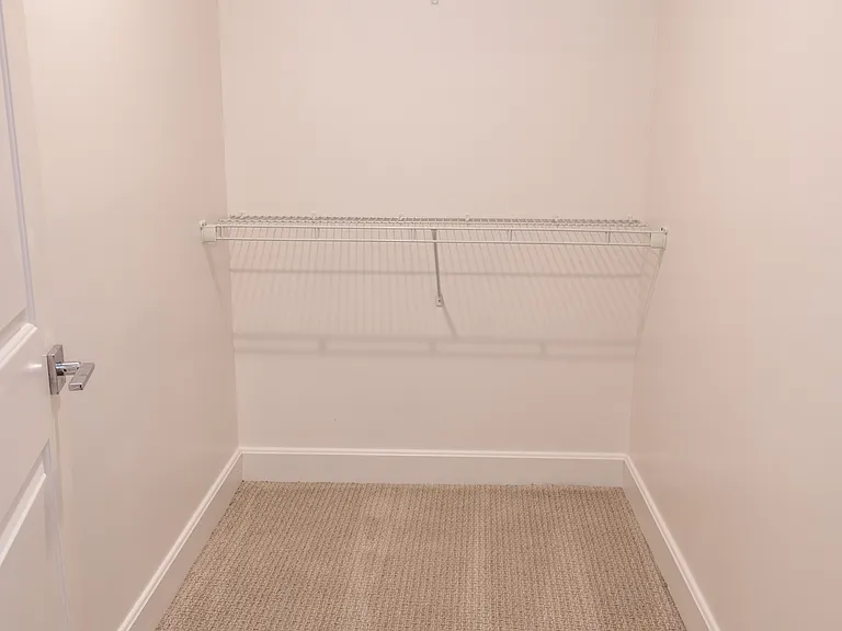 2304 | Spacious Closets 2304 | Spacious Closets