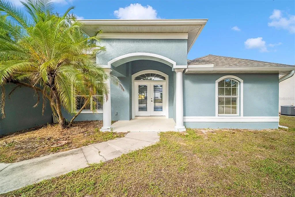 3 bed, 2.0 bath, 1818 sqft, $2,150 — Photo 3