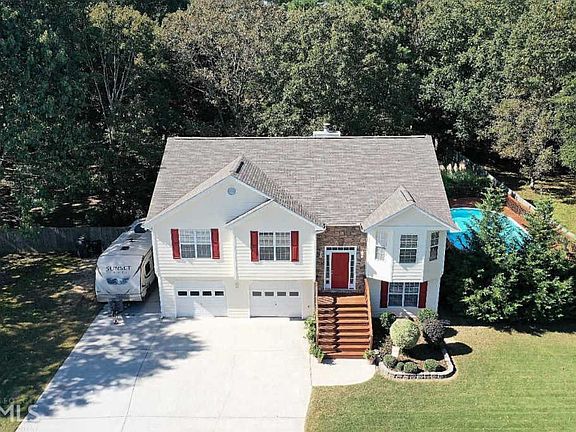 3rd image of 520 Sanford Creek Ln